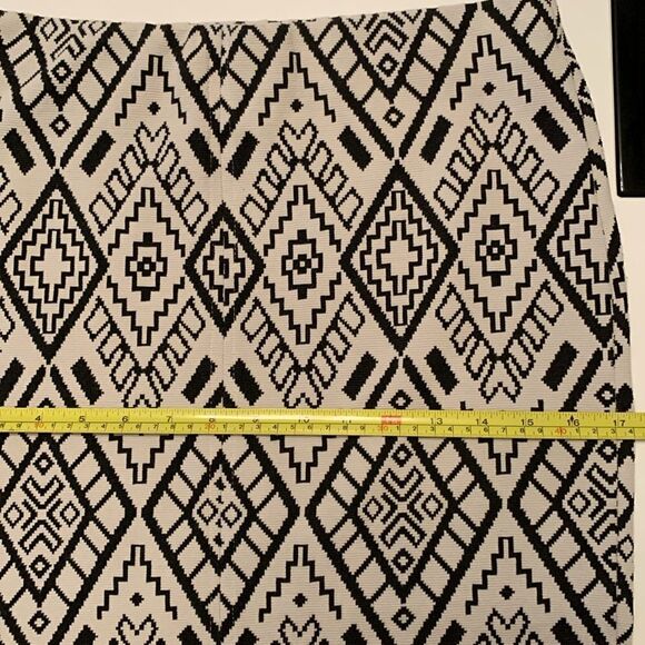 Zara Aztec Print White Black High Waisted Midi Pencil Skirt Size L - Picture 4 of 6